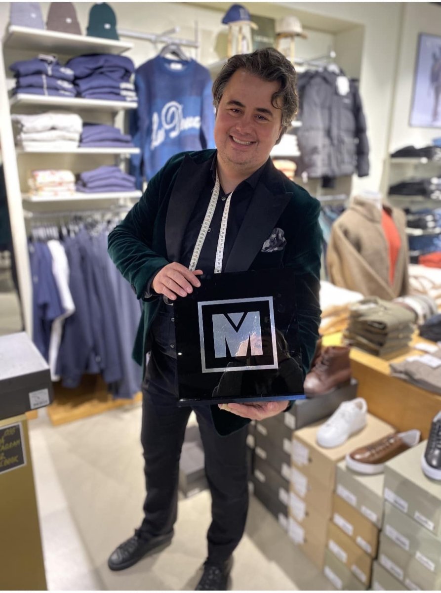 Β«Mr. CandymanΒ»  fra MANDY deler sine beste julebordstips: - Ikke rens dressen unΓΈdvendig - Mandy