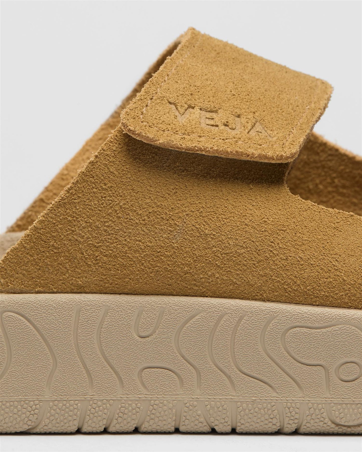 Etna Suede – Ocre Almond