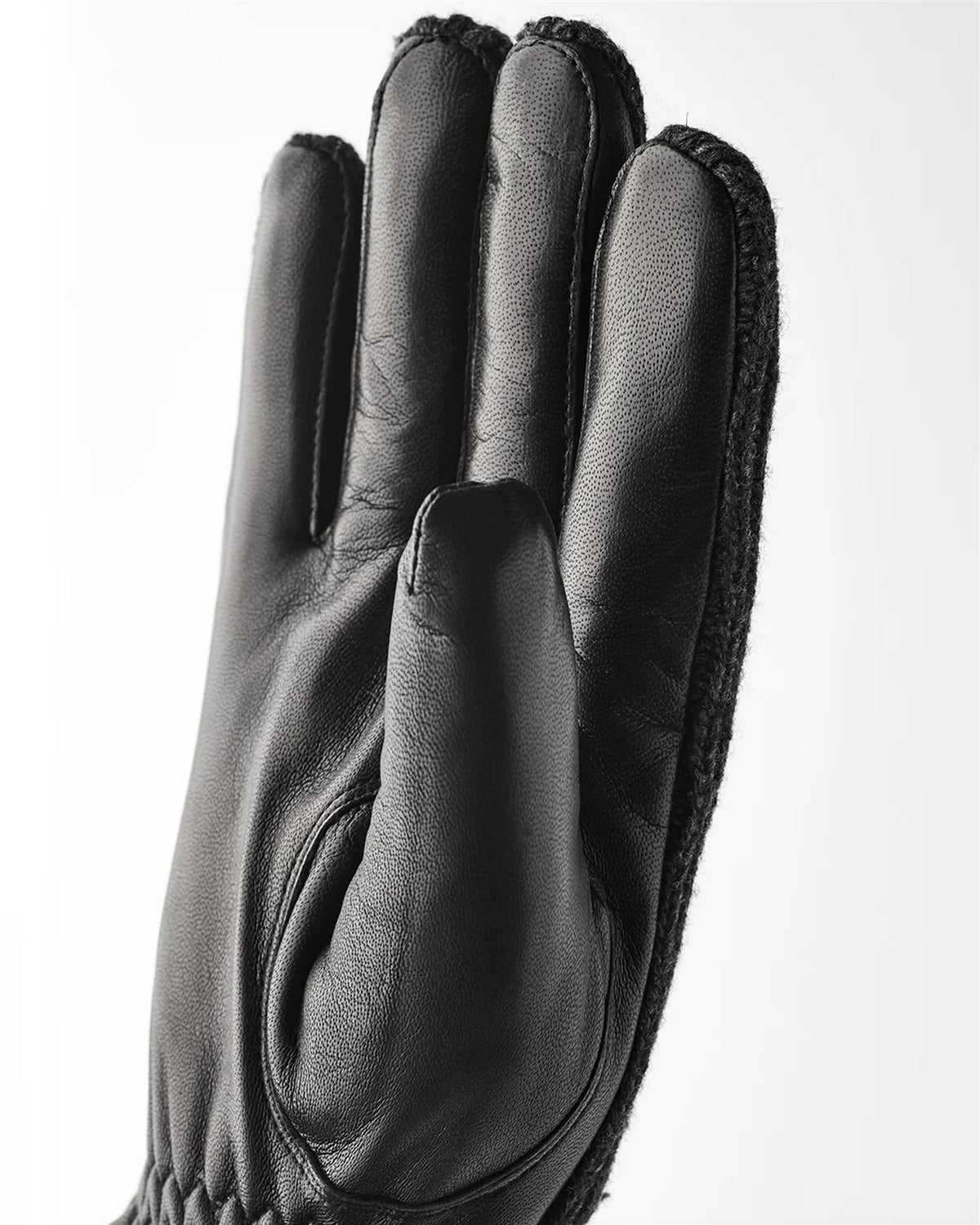 Christopher – Black