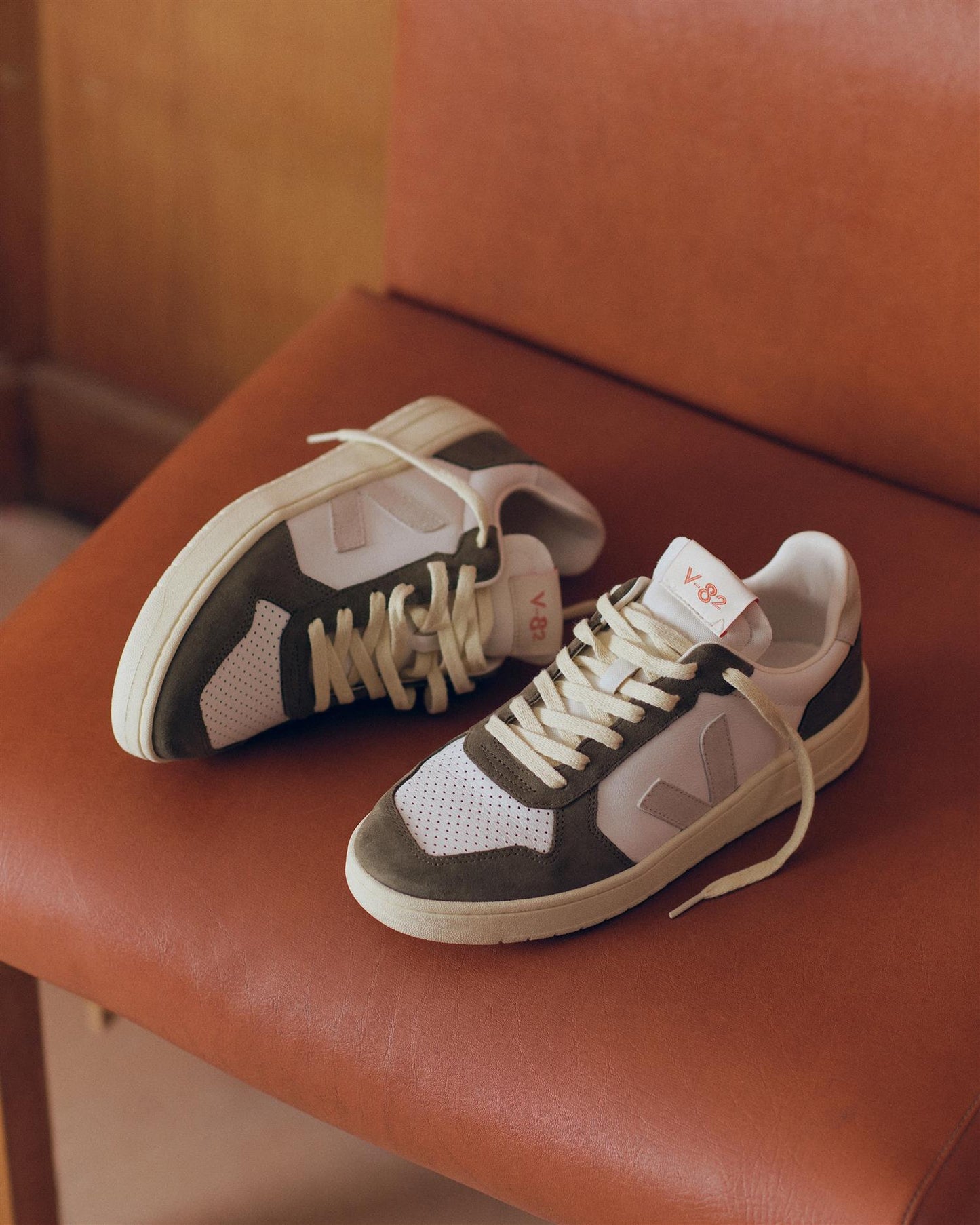 V-82 LEATHER WHITE NATURAL KAKI