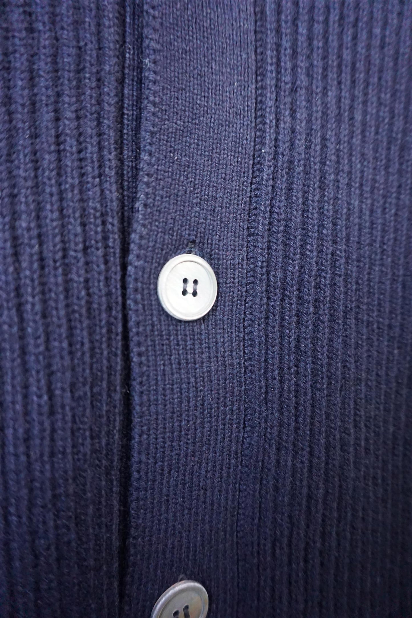 Ribbestrikket cardigan i kasjmir