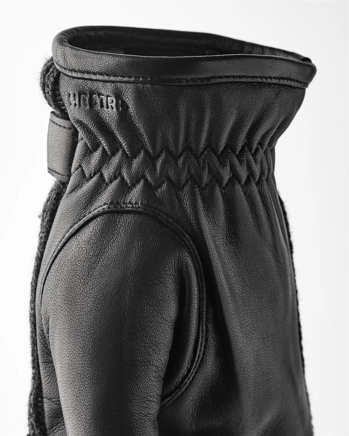 Christopher – Black