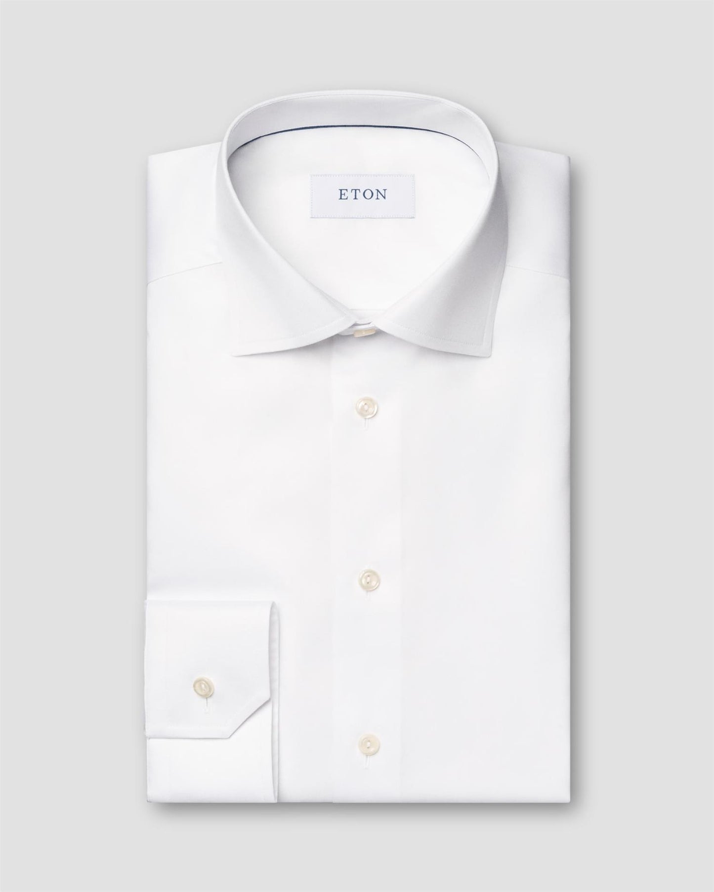 White Signa�ture Twi��ll Shirt