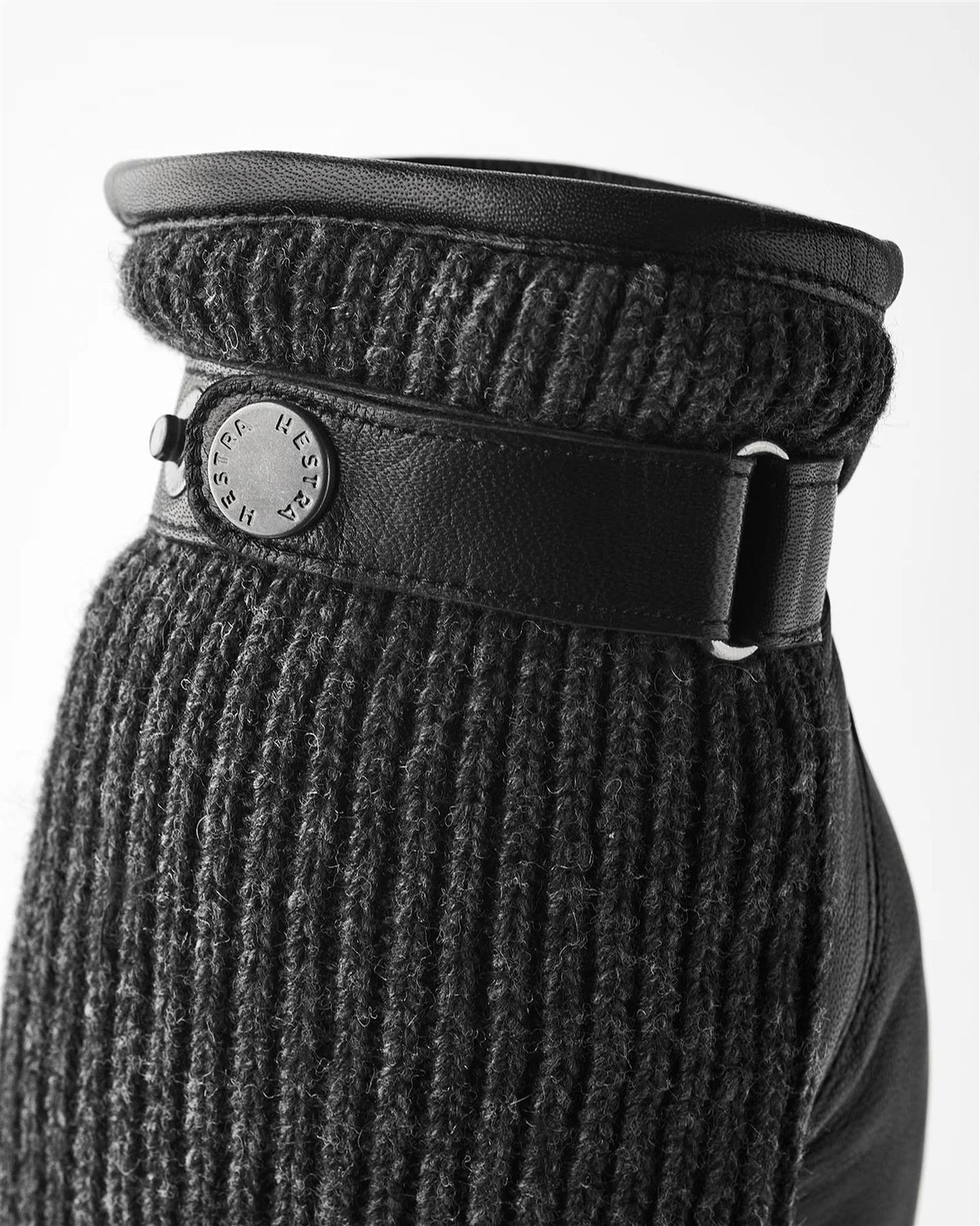 Christopher – Black