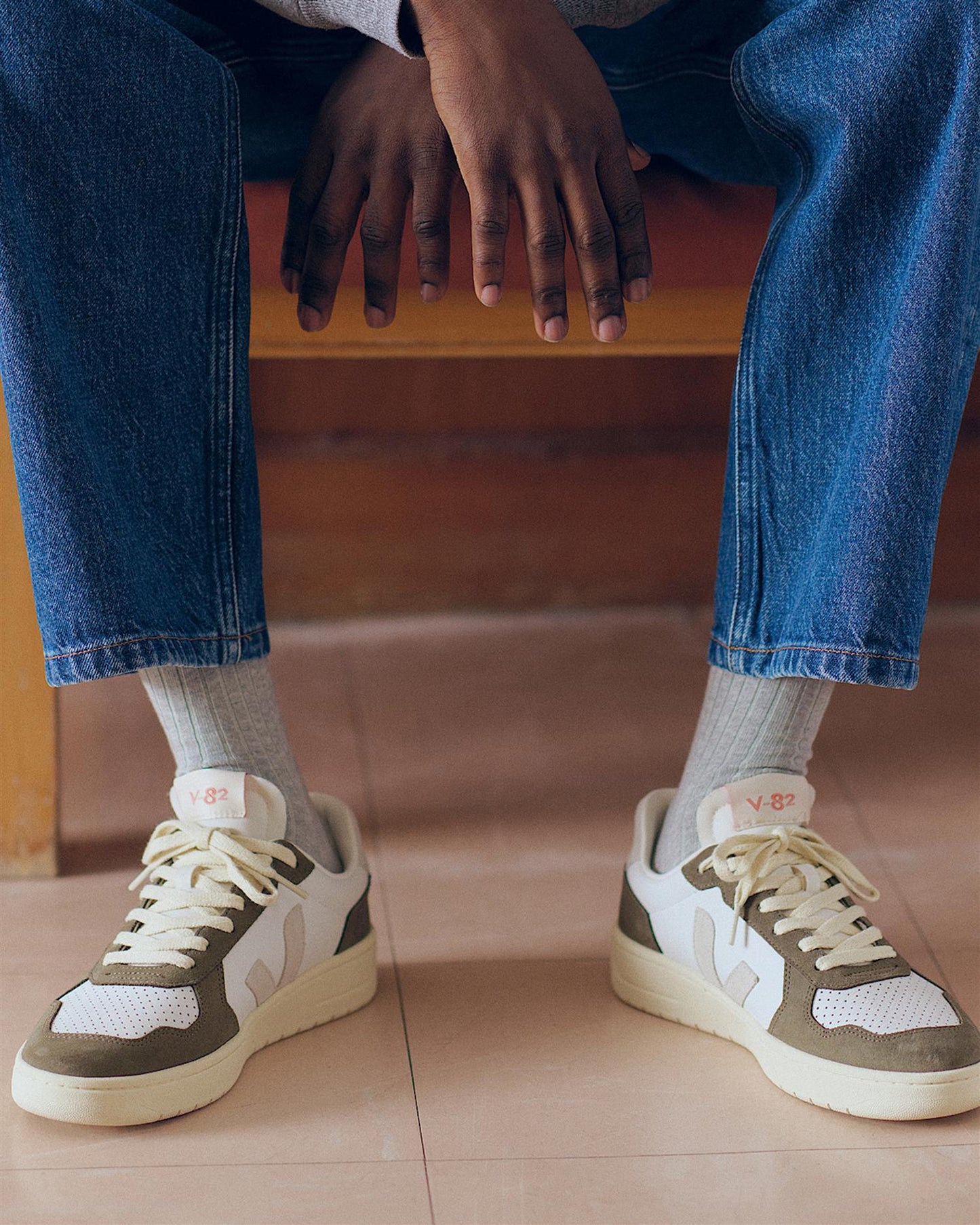 V-82 LEATHER WHITE NATURAL KAKI