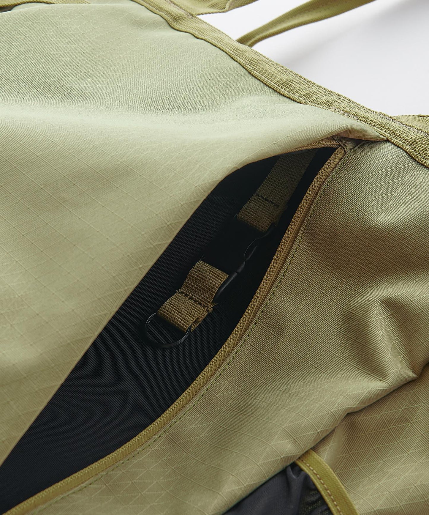Climbing Tote Bronze Olive