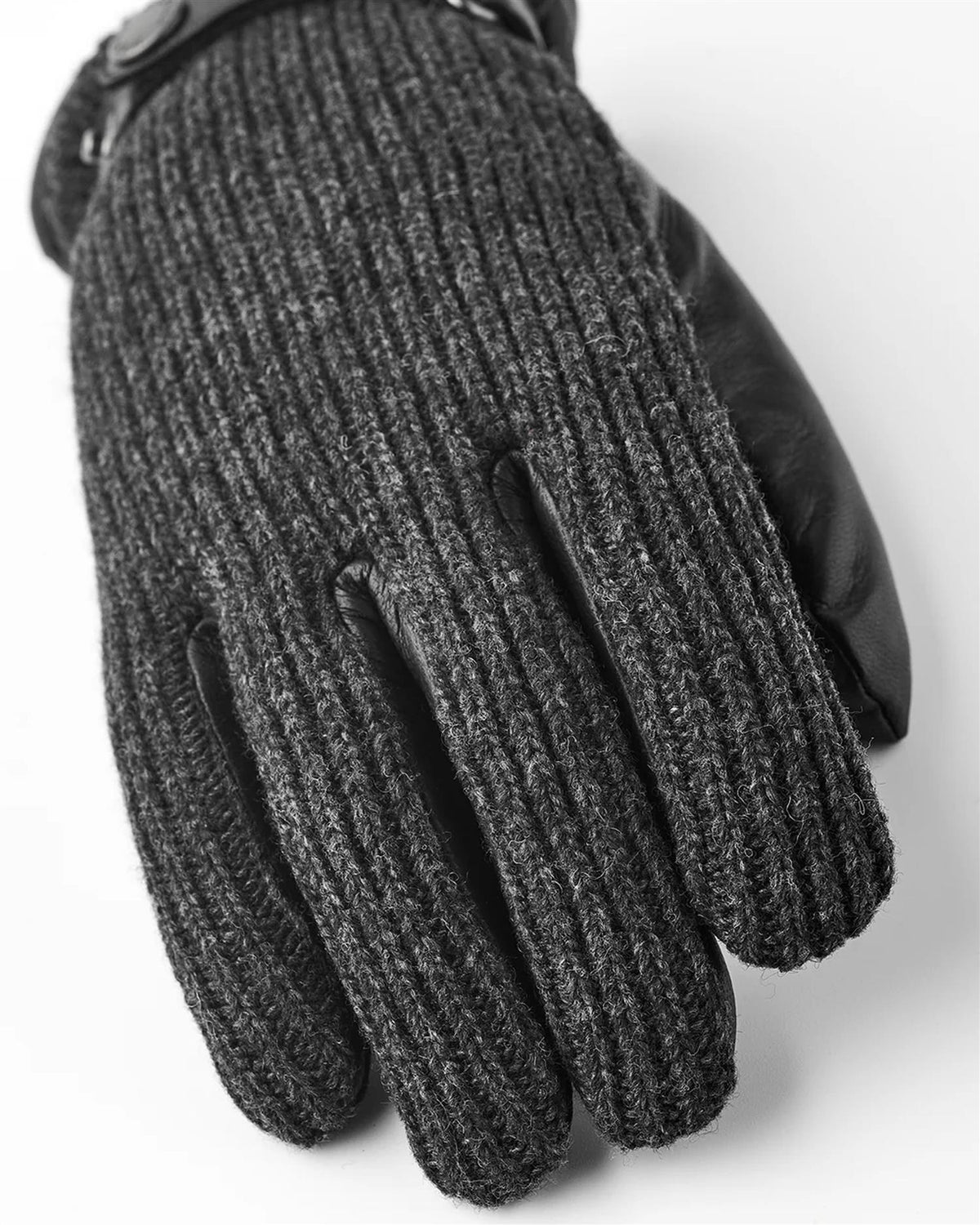 Christopher – Black