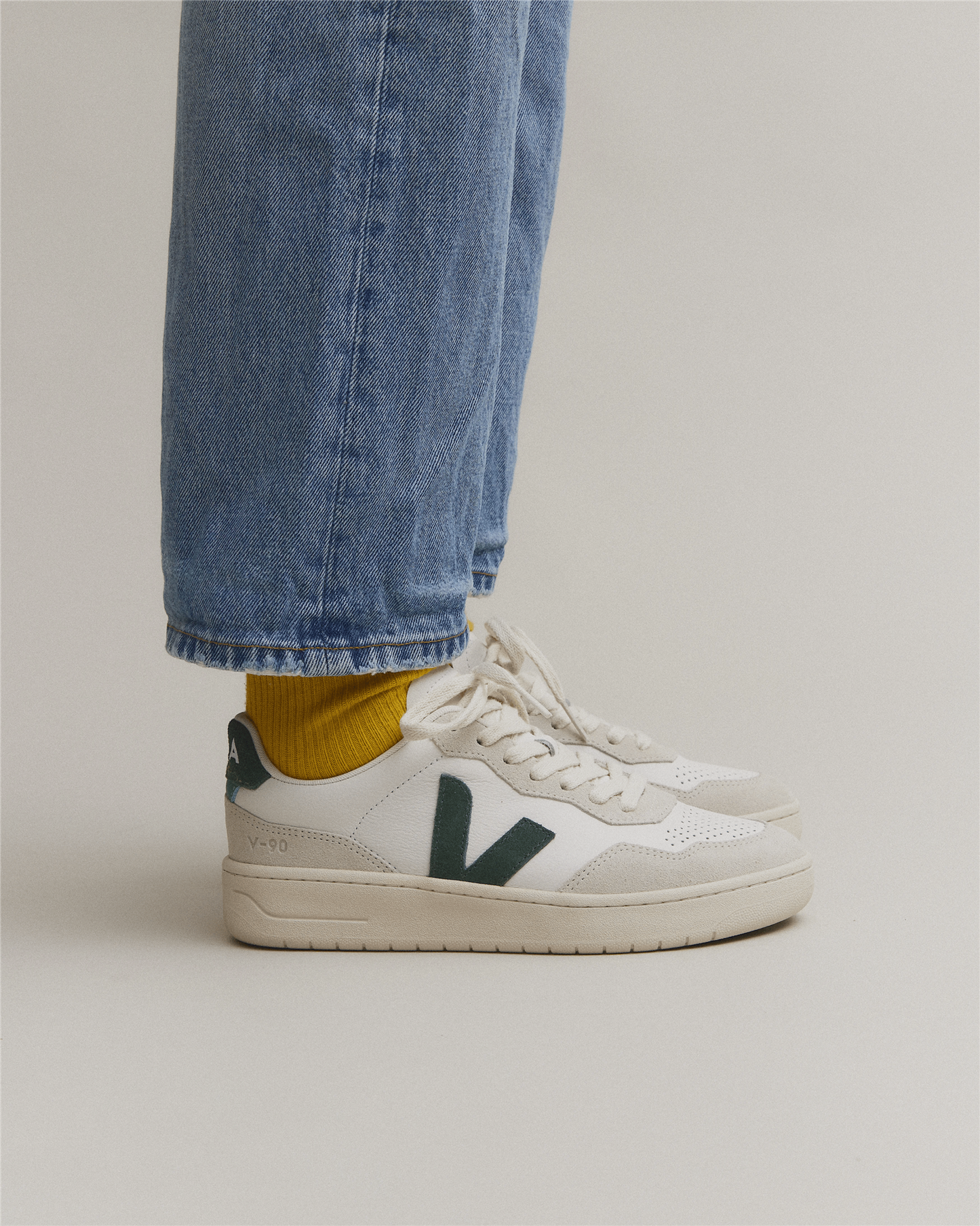 V-90 LEATHER WHITE CYPRUS