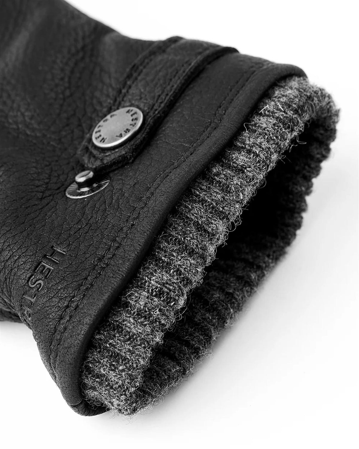 Utsjö – Black
