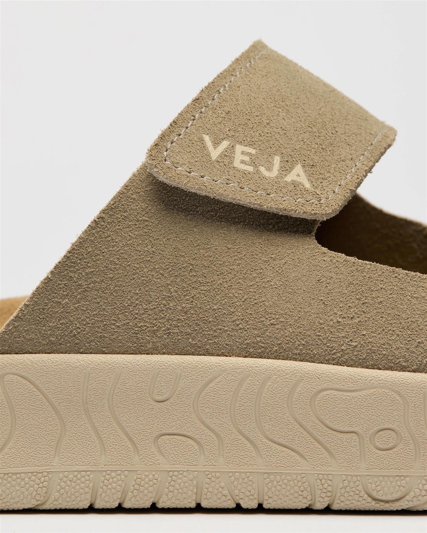 Etna Suede Taupe Almond
