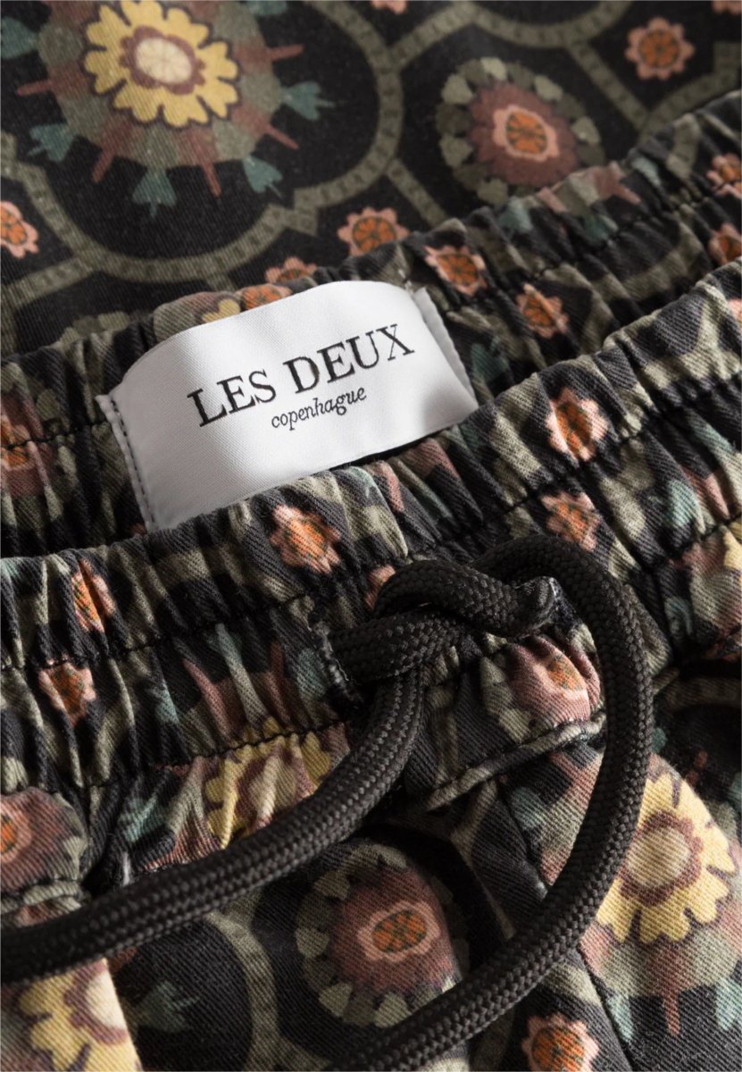 Les Deux Tapestry Shorts - Mandy