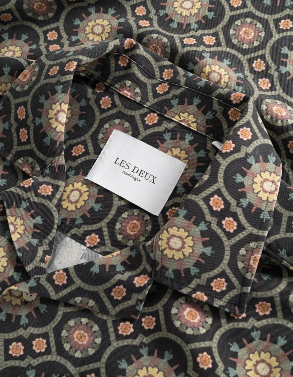 Les Deux Tapestry SS Shirt - Mandy